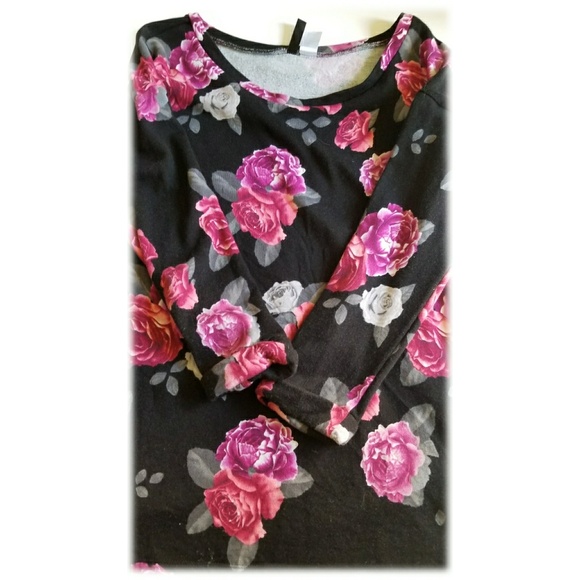 H&M Fun & Flirty Floral Sweater Top - Picture 2 of 4